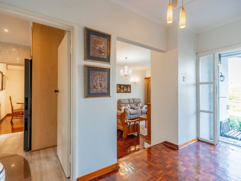 Modern Non Distressed Auction: Lets Tick Your Boxes - Immaculate Home in Atholl Heights - Photo 8