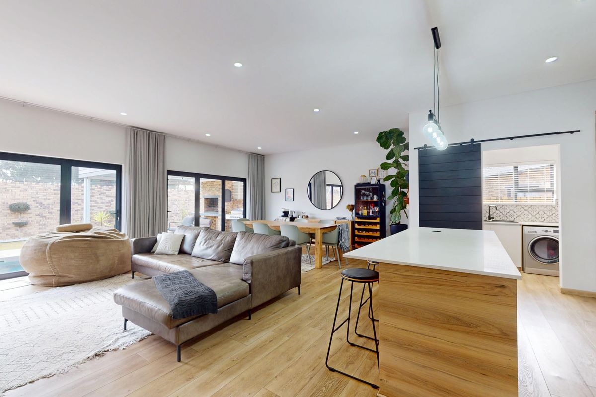 Luxury Living, Designed for Family Life - Photo 4