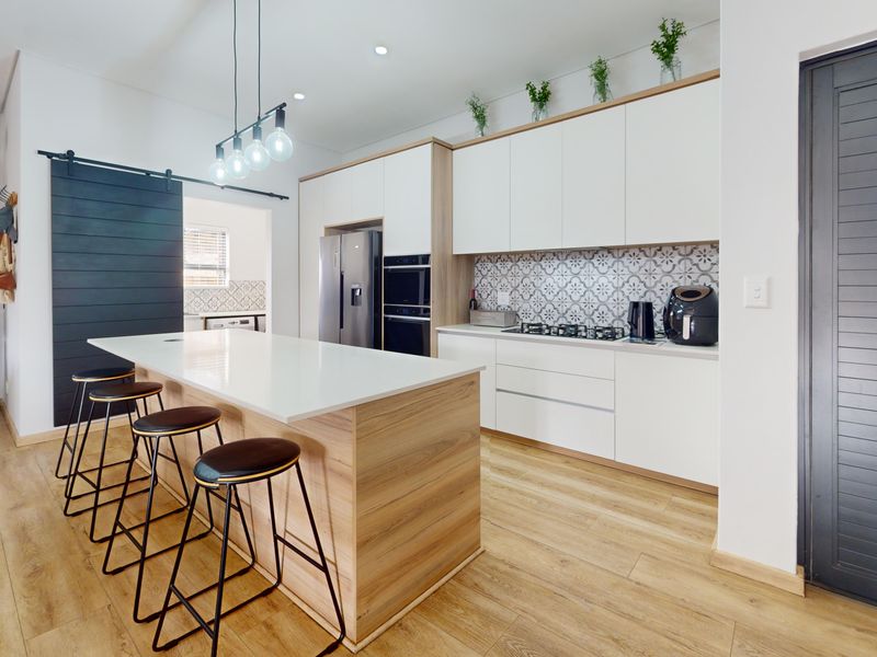 Luxury Living, Designed for Family Life - Photo 9