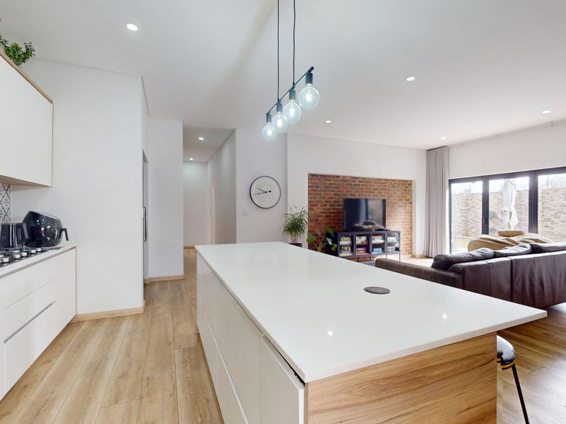 Luxury Living, Designed for Family Life - Photo 7
