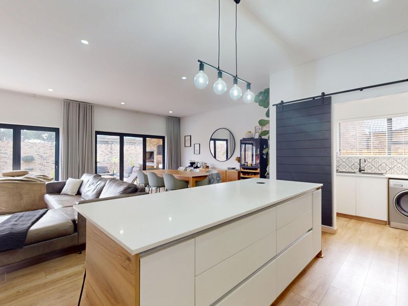 Luxury Living, Designed for Family Life - Photo 6