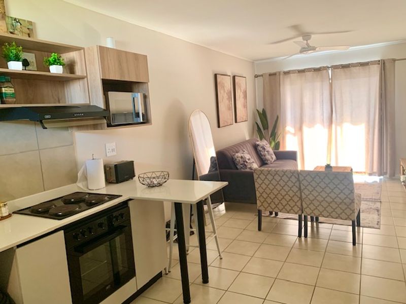 MODERN FULLY FURNISHED 2 BEDROOM TOP FLOOR APARTMENT AVAILALBLE IMMEDIATELY - Photo 6
