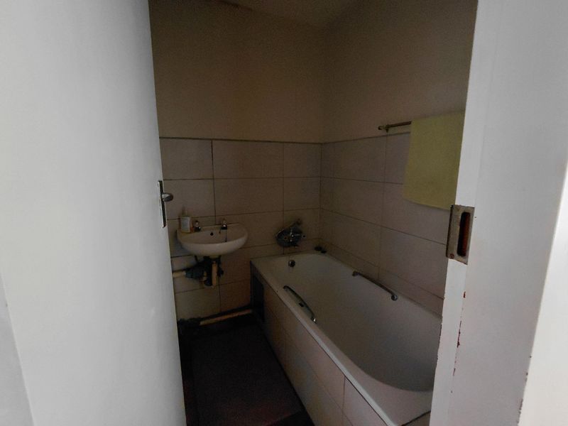 Investment Opportunity in Well-Maintained Complex - Photo 7
