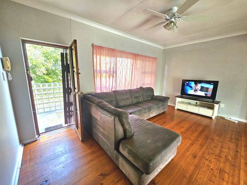 Large Family Home with 2 Bedroom Flat - Photo 4