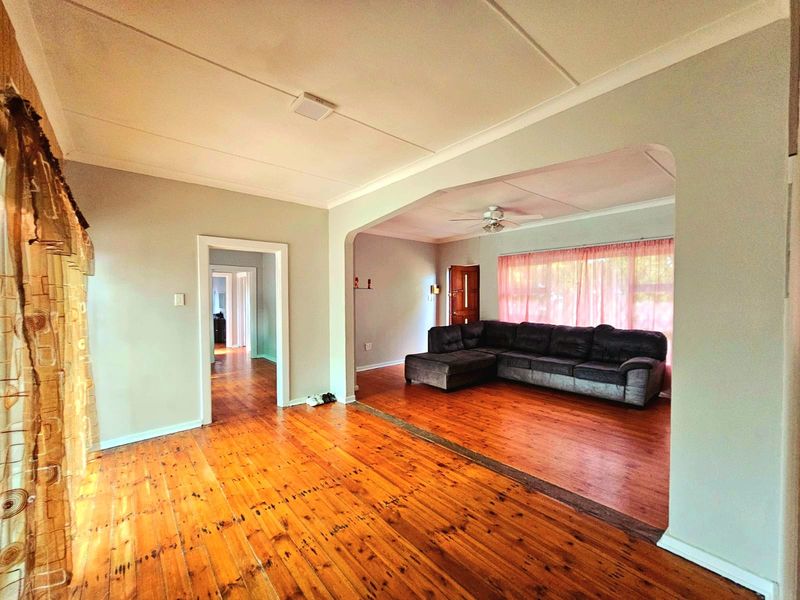 Large Family Home with 2 Bedroom Flat - Photo 3