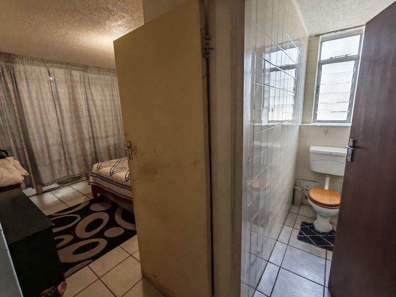 Lock-Up-and-Go  Apartment Close to Schools and Transport Routes - Photo 6