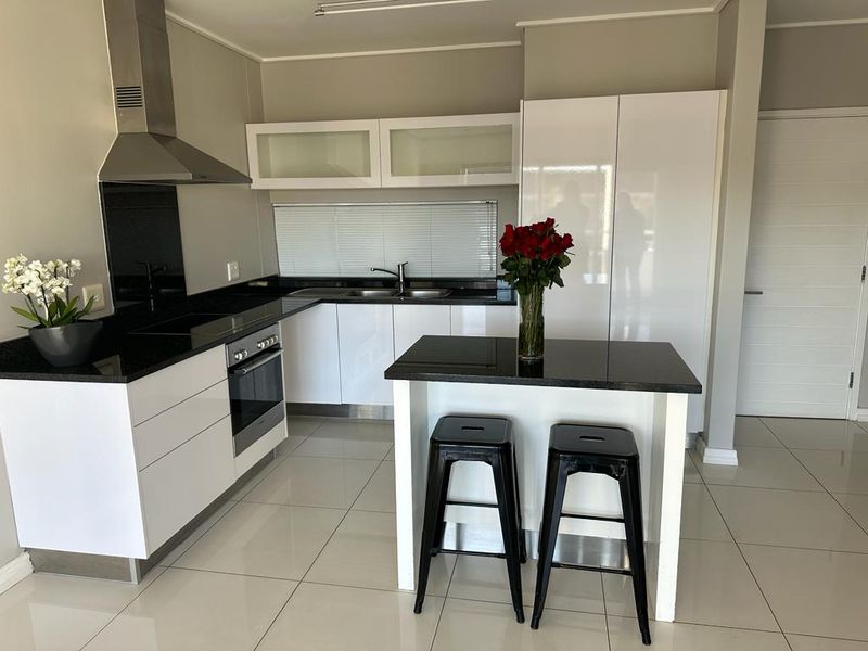 Secure, Contemporary Living with Ultimate Convenience - Photo 3