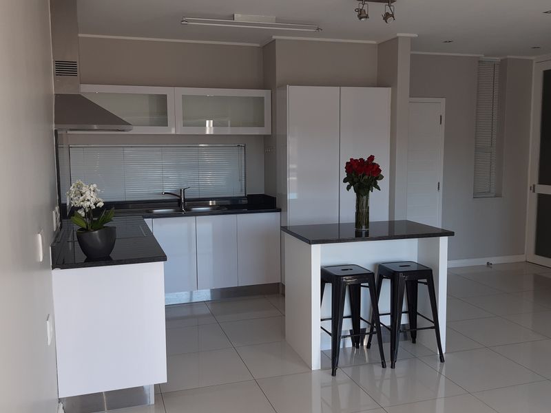 Secure, Contemporary Living with Ultimate Convenience - Photo 6