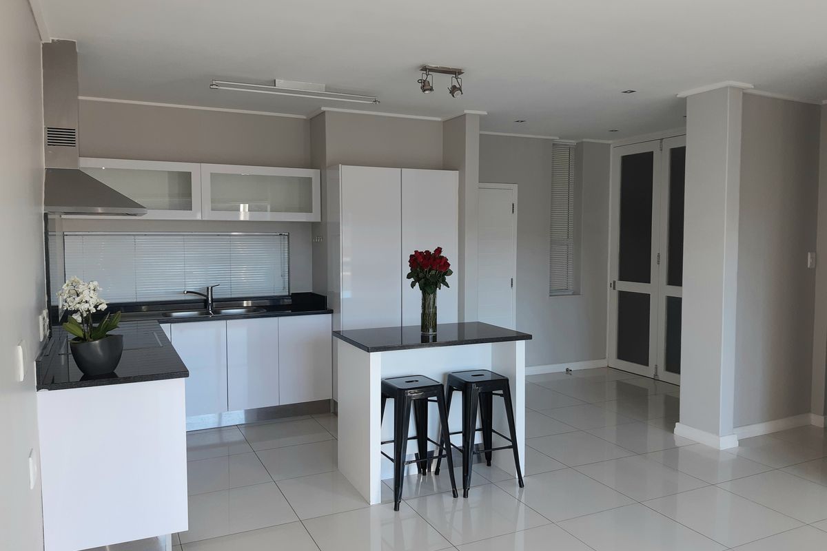 Secure, Contemporary Living with Ultimate Convenience - Photo 5