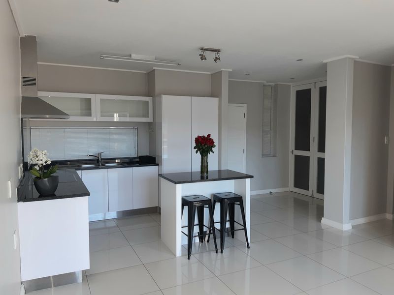Secure, Contemporary Living with Ultimate Convenience - Photo 5