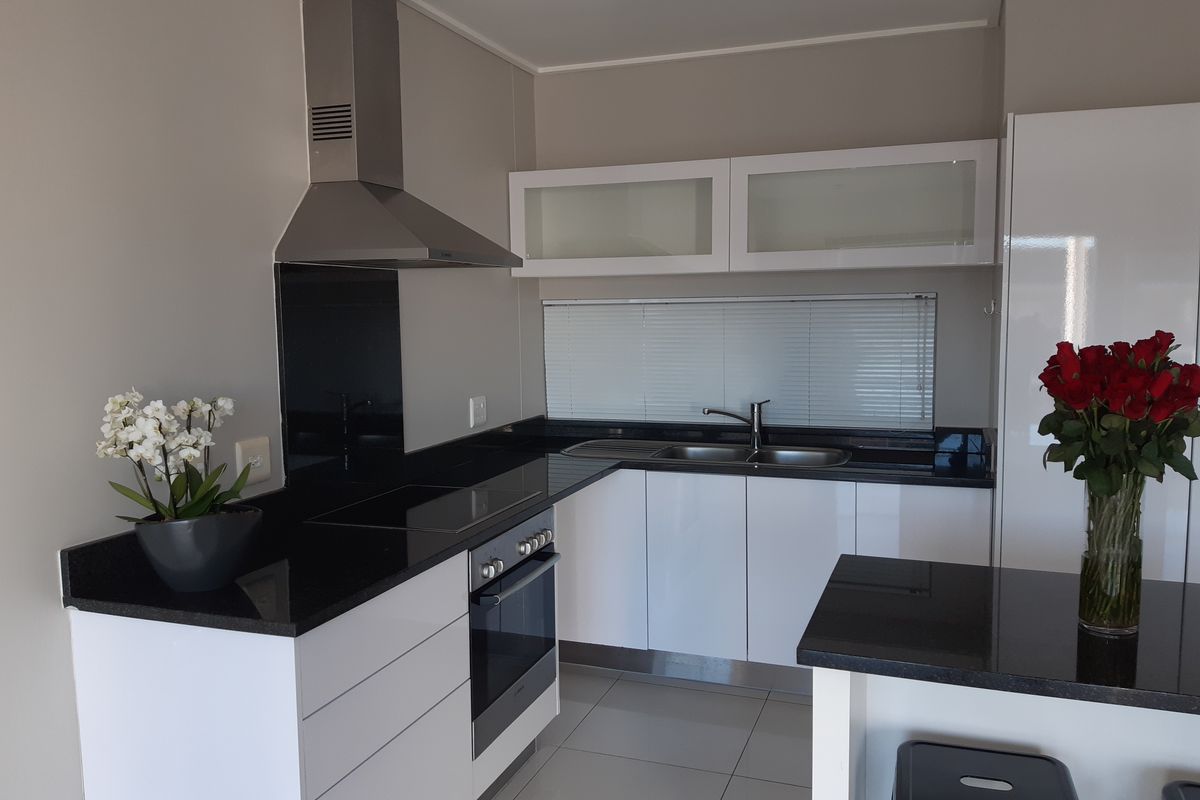Secure, Contemporary Living with Ultimate Convenience - Photo 2