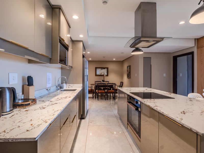 LUXURY APARTMENT WITH BREATHTAKING SEA VIEWS - Photo 4