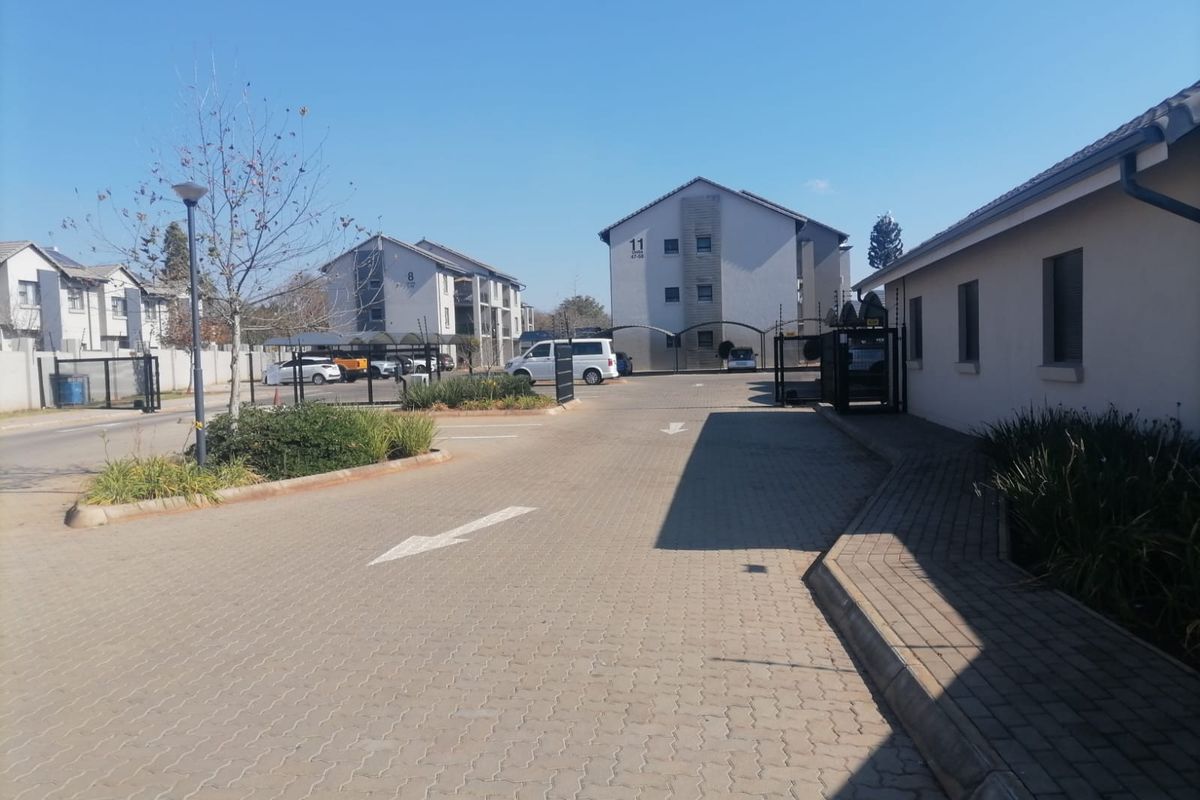2-BEDROOM 2-BATHROOM APARTMENT FOR SALE IN DU VIN ESTATE-RASLOUW(CENTRION)GROUND FLOOR - Photo 5
