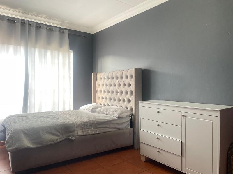 Beautiful, Neat and Conveniently Located Family Home. - Photo 8