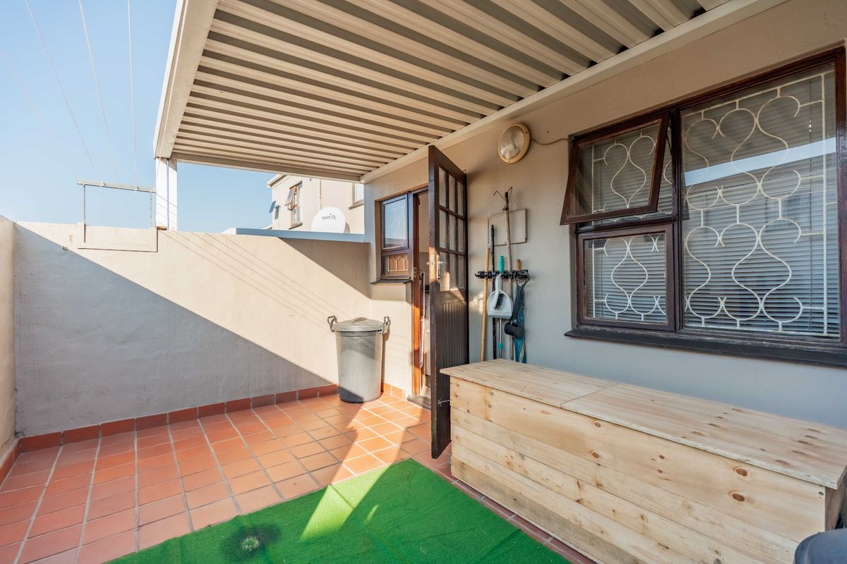 Neat, Modern, Lock up and Go in Sydenham - Photo 2