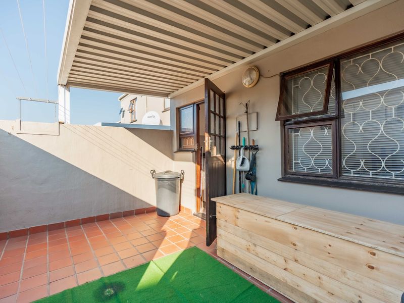 Neat, Modern, Lock up and Go in Sydenham - Photo 2