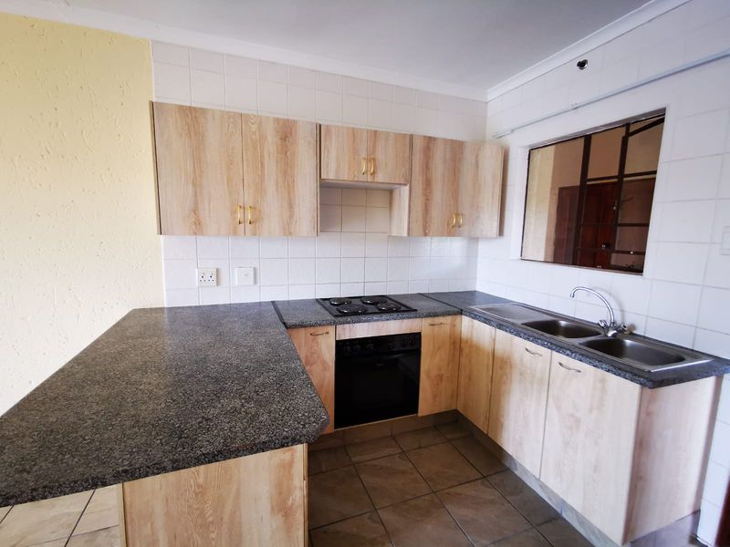 Top Floor Unit Available In Sugarbush Estate - Photo 5
