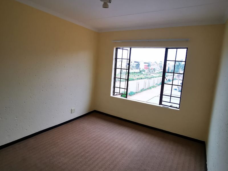 Top Floor Unit Available In Sugarbush Estate - Photo 10