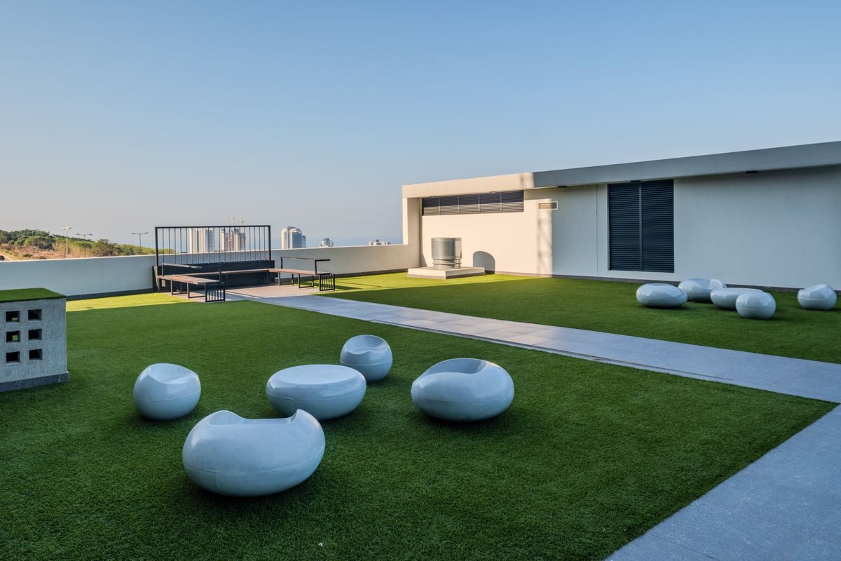 Apartment with Scenic Sea Views - Photo 5