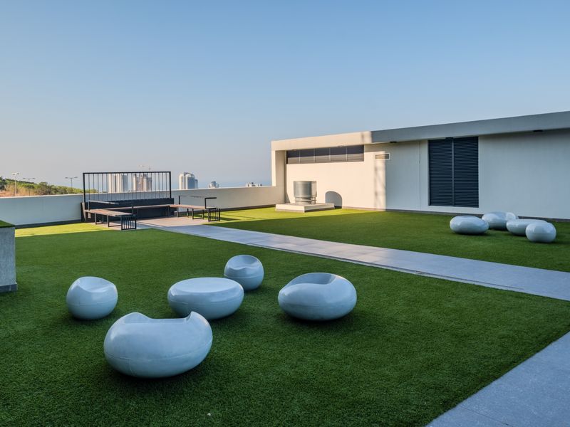 Apartment with Scenic Sea Views - Photo 5