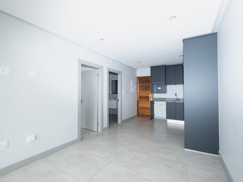 Apartment with Scenic Sea Views - Photo 4