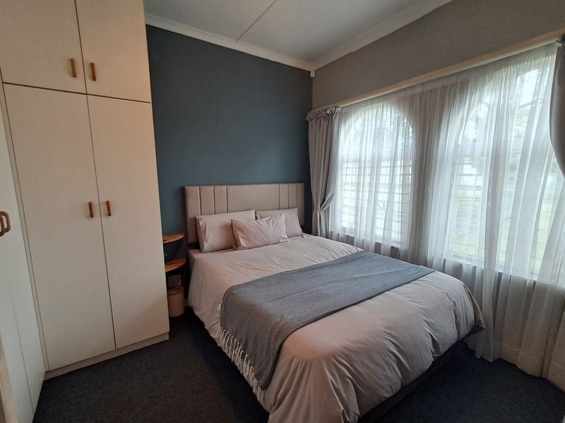 Spacious 4-Bedroom Family Home with Pool, Home Office & Separate Guest Suite - Photo 9