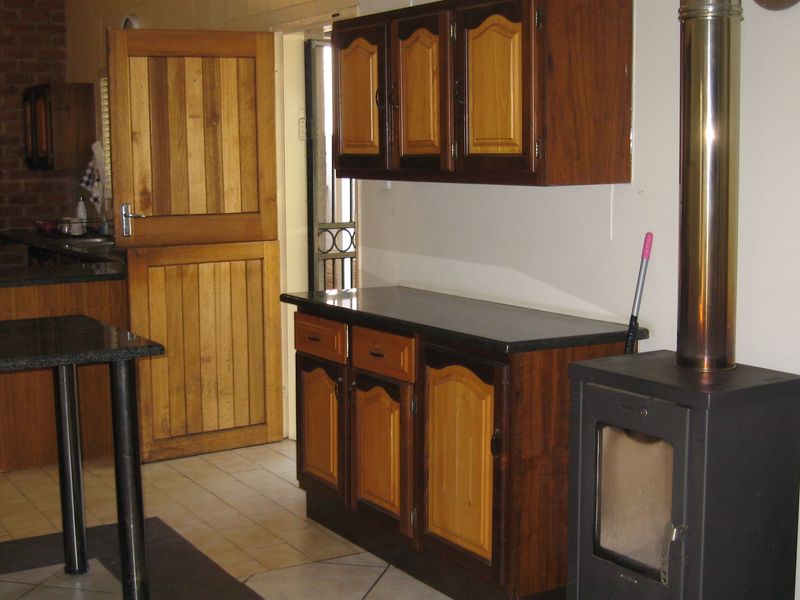 Cozy Family Home For Sale in a very Popular Area - Photo 10