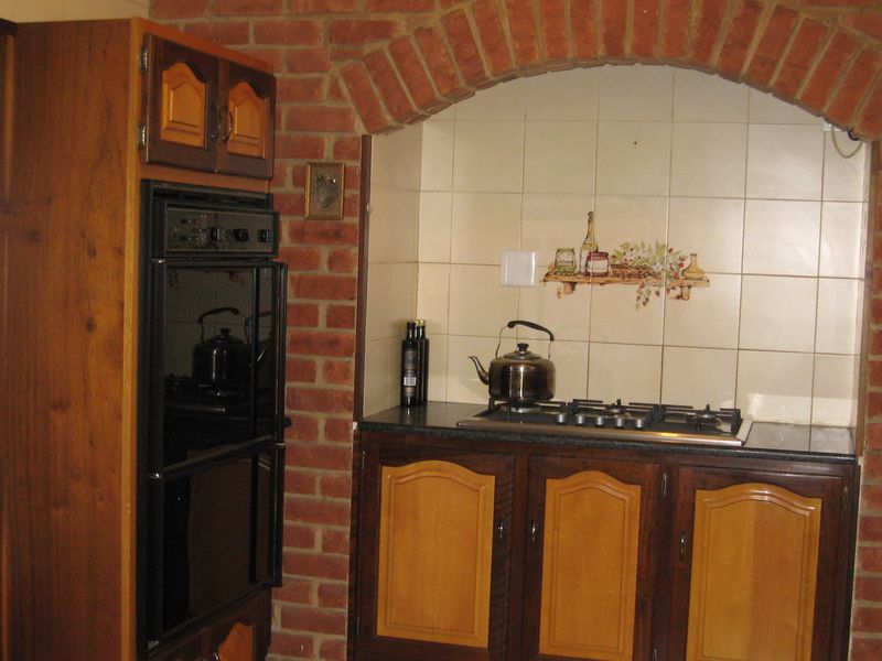 Cozy Family Home For Sale in a very Popular Area - Photo 8