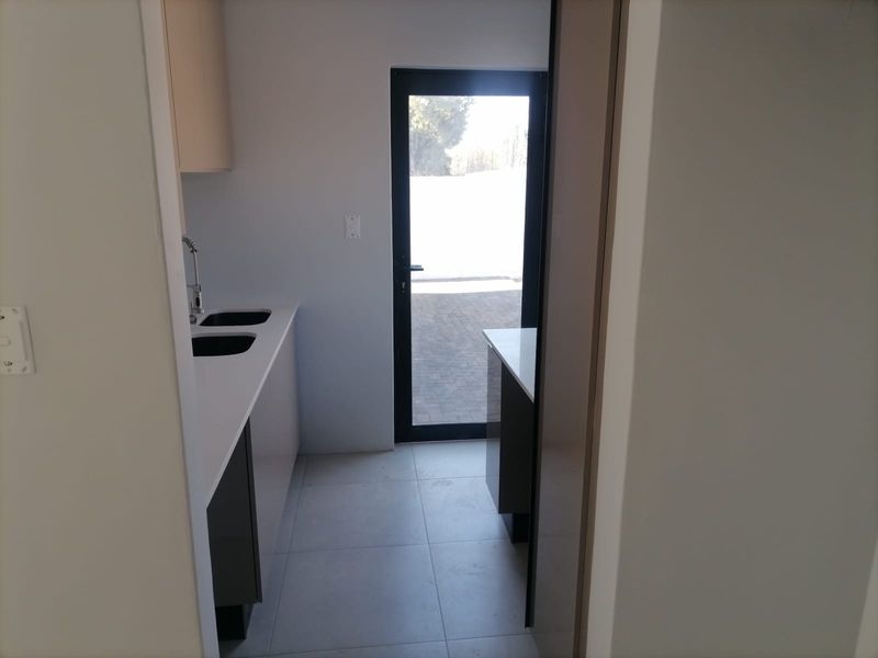THREE BEDROOM TWO BATHROOM AND DOUBLE GARAGE IN DU VIN ESTATE RASLOUW(CENTURION) - Photo 8