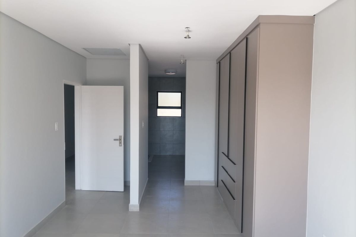 THREE BEDROOM TWO BATHROOM AND DOUBLE GARAGE IN DU VIN ESTATE RASLOUW(CENTURION) - Photo 4