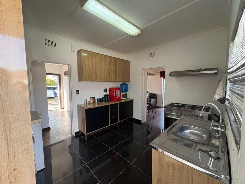 Your Perfect 3-Bedroom Sanctuary for Family Living - Photo 7
