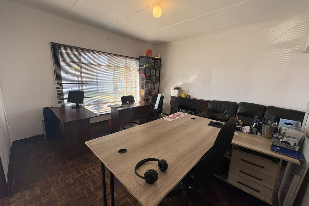 Your Perfect 3-Bedroom Sanctuary for Family Living - Photo 2