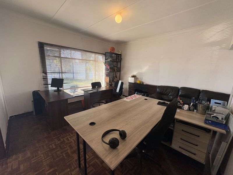 Your Perfect 3-Bedroom Sanctuary for Family Living - Photo 2