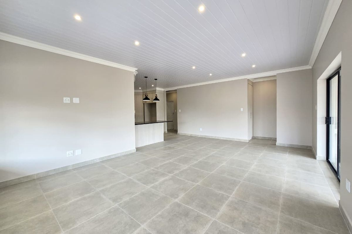 Brand-New Luxury Home in Exclusive Estate - Photo 3
