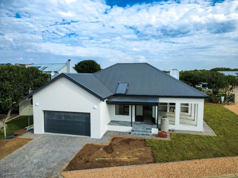 Brand-New Luxury Home in Exclusive Estate - Photo 1