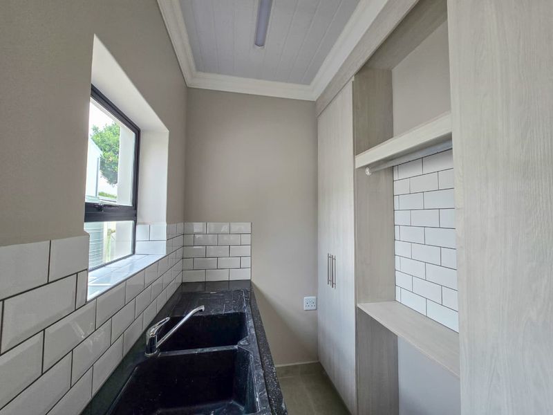 Brand-New Luxury Home in Exclusive Estate - Photo 10