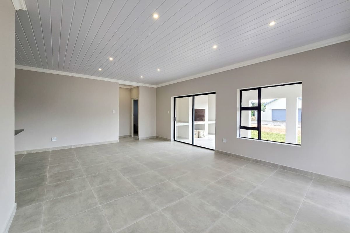 Brand-New Luxury Home in Exclusive Estate - Photo 2