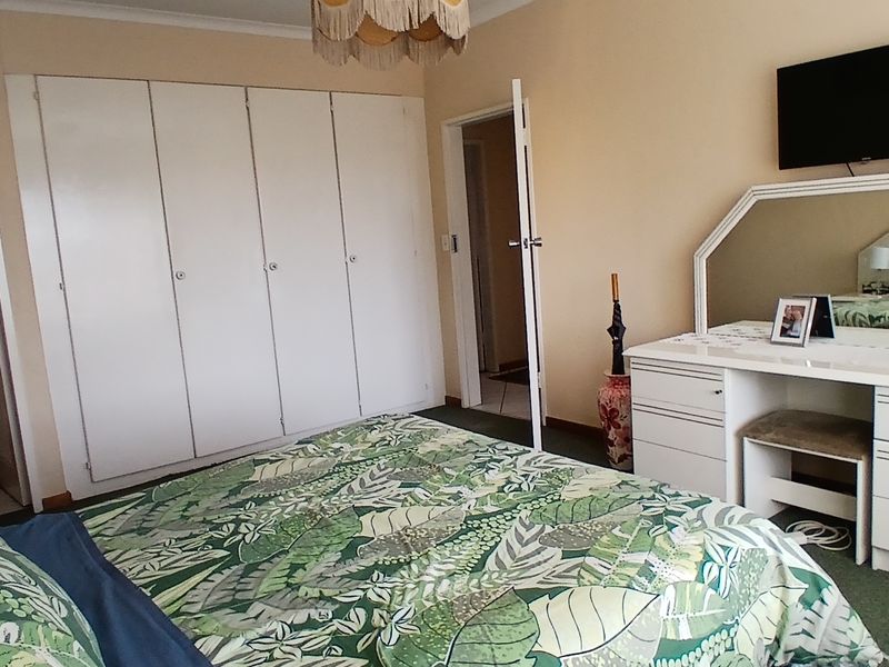 Bright & Spacious 3-Bedroom Townhouse with Double Garage in New Redruth - Photo 10