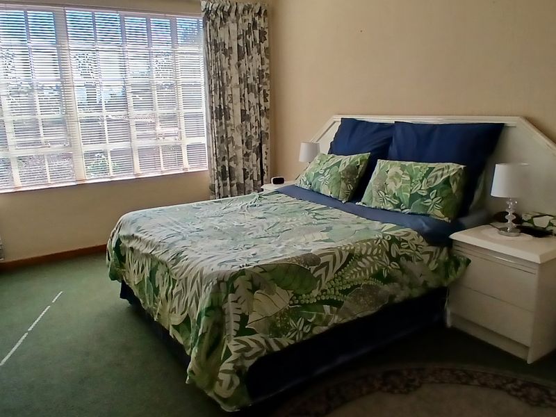 Bright & Spacious 3-Bedroom Townhouse with Double Garage in New Redruth - Photo 7