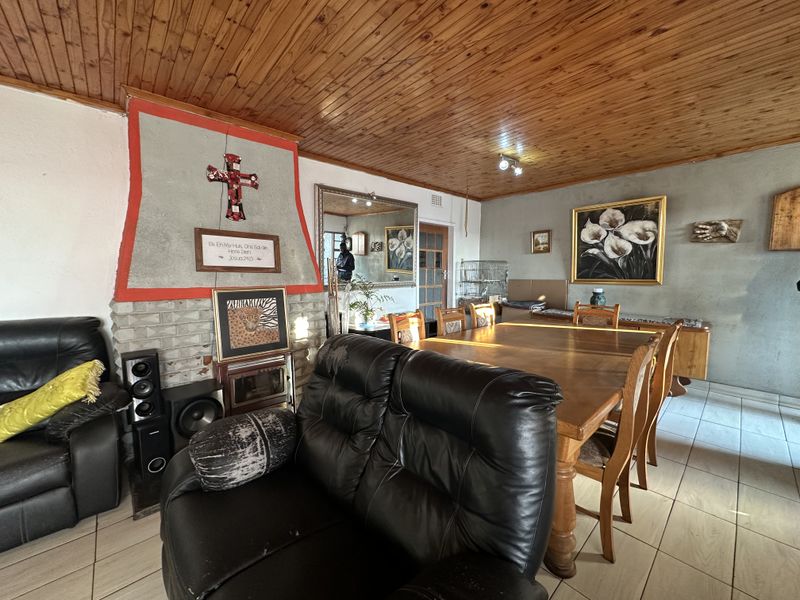 Dalpark Gem: Main Home, Rental Flat & Zero Electricity Bills - Photo 4