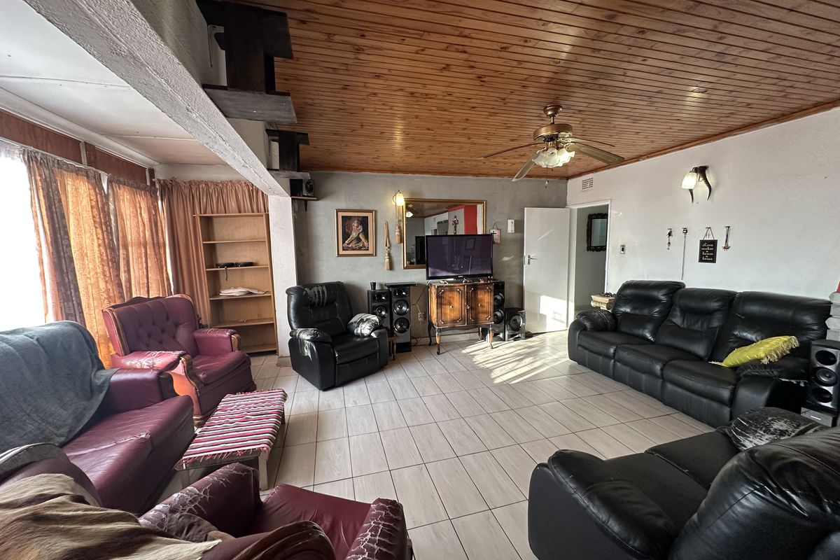 Dalpark Gem: Main Home, Rental Flat & Zero Electricity Bills - Photo 3