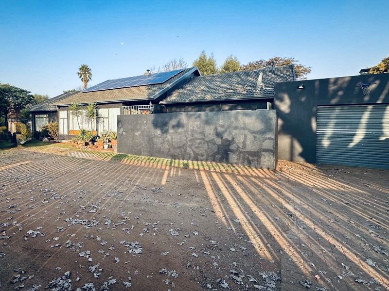 Dalpark Gem: Main Home, Rental Flat & Zero Electricity Bills - Photo 1