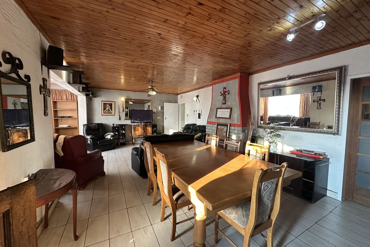 Dalpark Gem: Main Home, Rental Flat & Zero Electricity Bills - Photo 2
