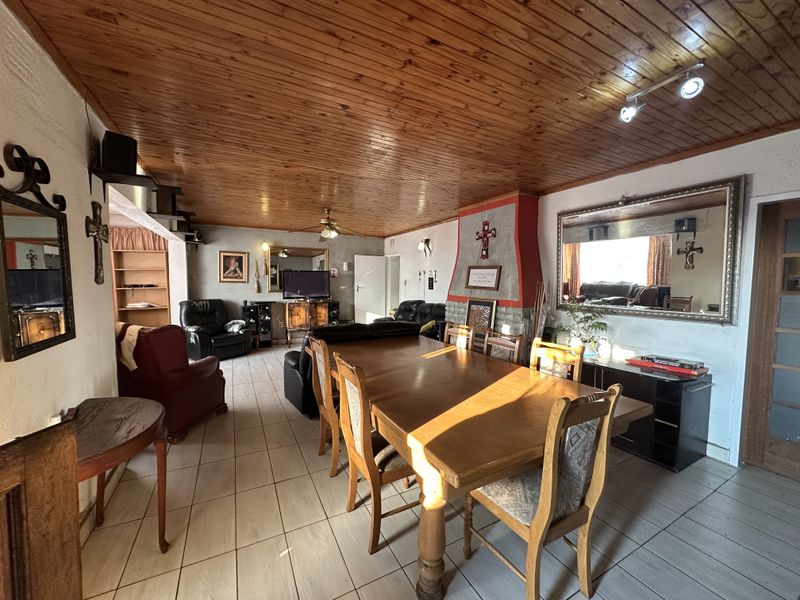 Dalpark Gem: Main Home, Rental Flat & Zero Electricity Bills - Photo 2