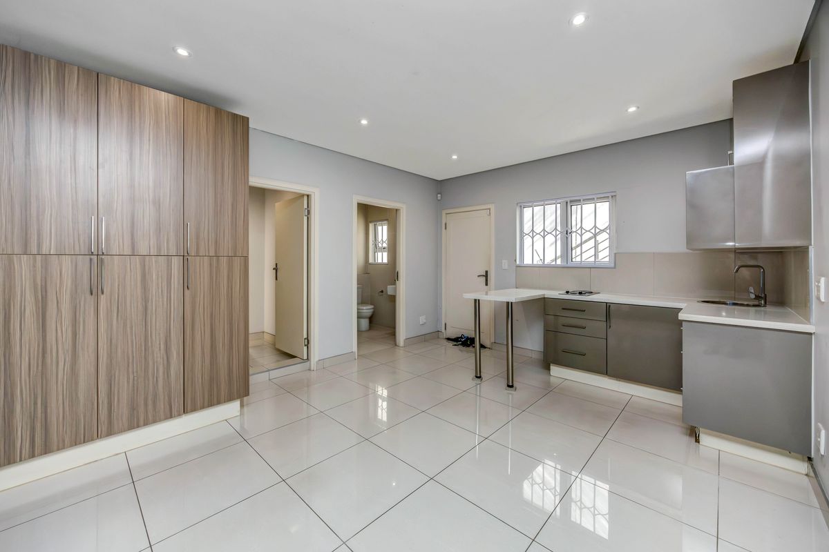 Exclusive Four-Level Luxury Townhouse with a Private Penthouse-Style Master Suite - Photo 3