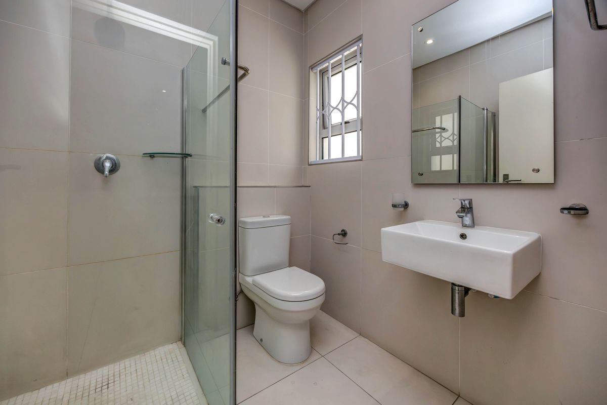 Exclusive Four-Level Luxury Townhouse with a Private Penthouse-Style Master Suite - Photo 5
