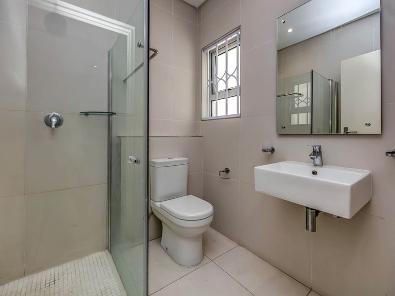 Exclusive Four-Level Luxury Townhouse with a Private Penthouse-Style Master Suite - Photo 5