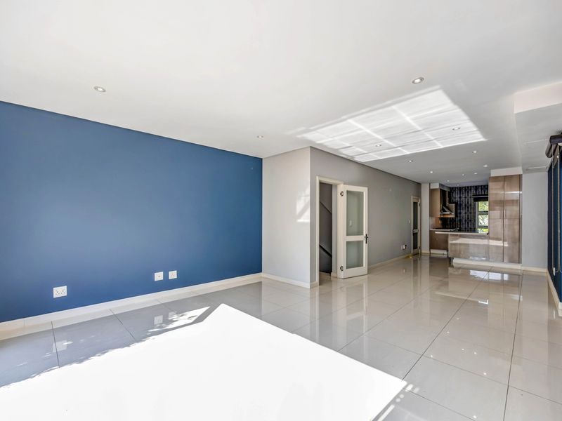 Exclusive Four-Level Luxury Townhouse with a Private Penthouse-Style Master Suite - Photo 10
