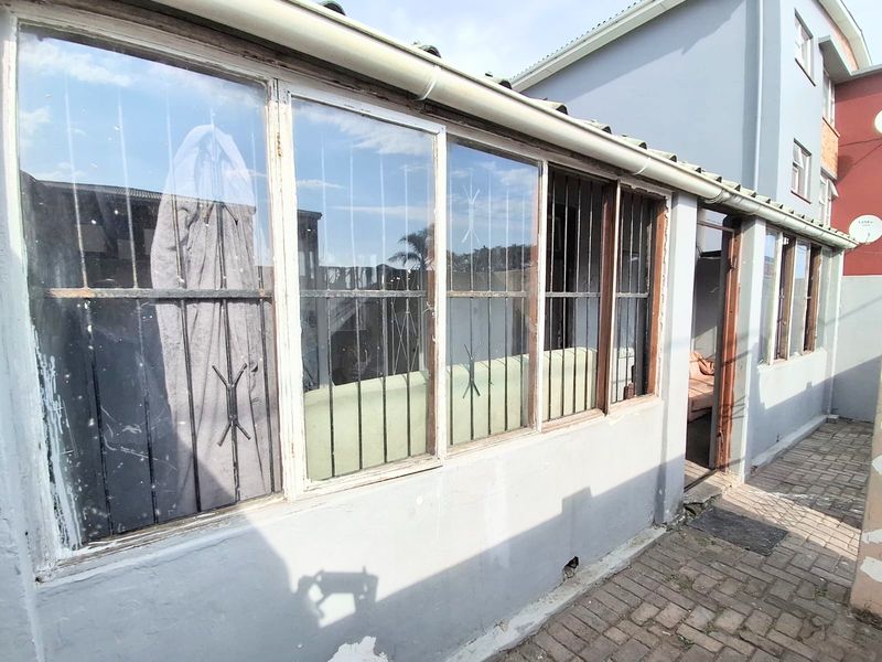 6-Room Rental Property for Sale in Quigney - Photo 2