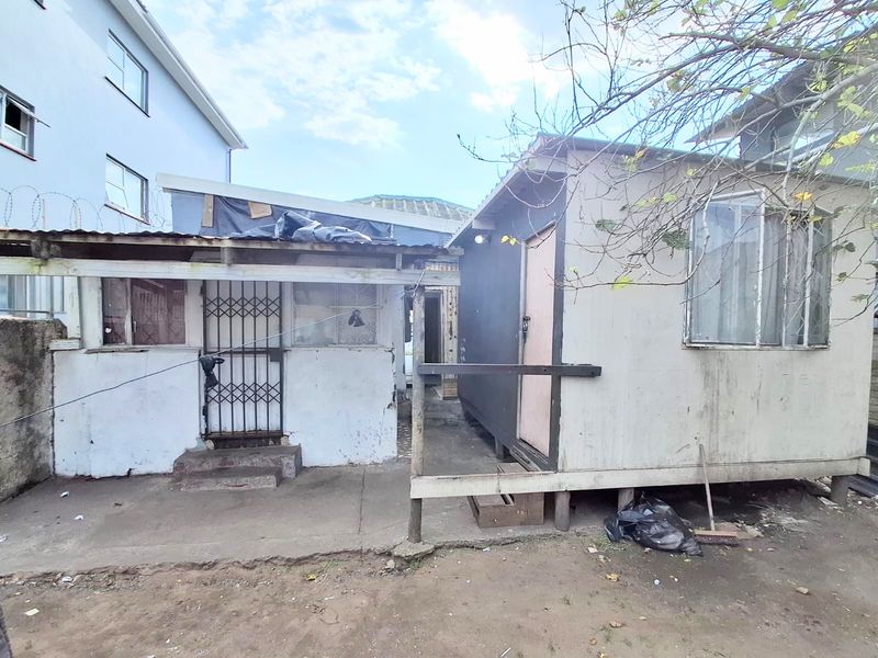6-Room Rental Property for Sale in Quigney - Photo 10